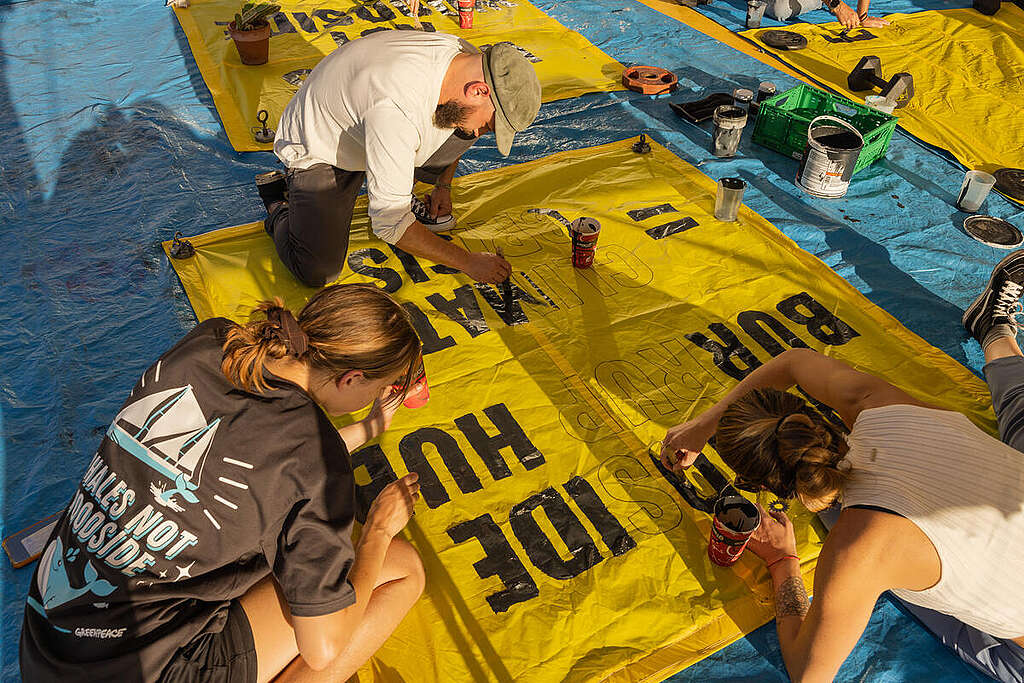 Banner Painting on Rainbow Warrior in Fremantle. © Harriet Spark / Grumpy Turtle Film / Greenpeace Banner Painting on Rainbow Warrior in Fremantle. © Harriet Spark / Grumpy Turtle Film / Greenpeace