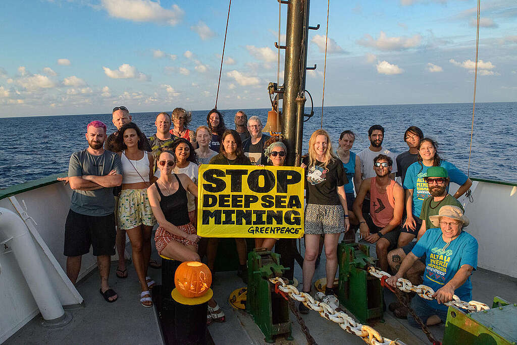 Greenpeace team on the Arctic Sunrise during the campaign against Deep Sea Mining. © Martin Katz / Greenpeace Greenpeace team on the Arctic Sunrise during the campaign against Deep Sea Mining. © Martin Katz / Greenpeace